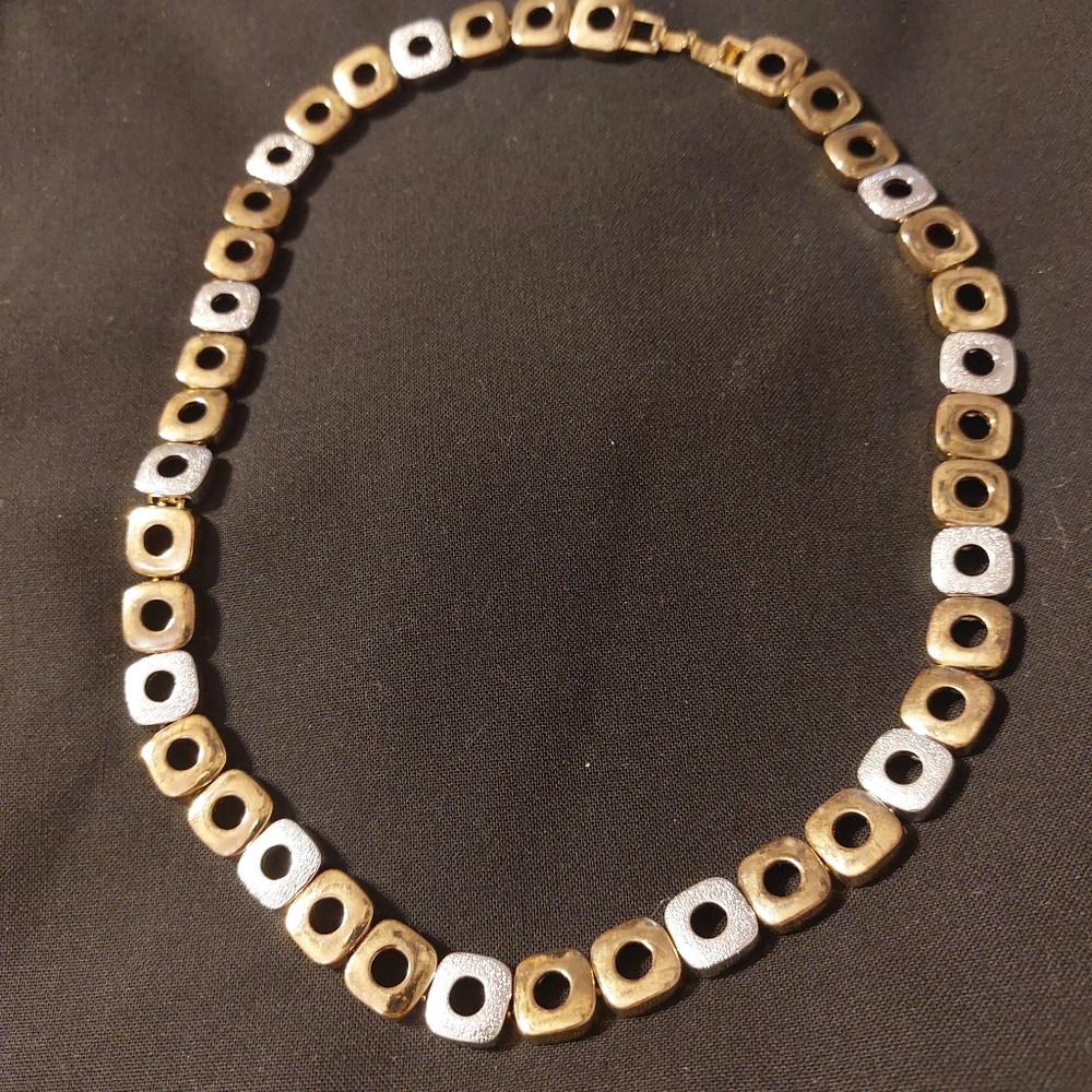 Neckl yg wg